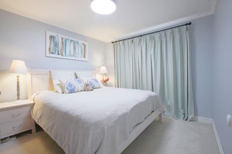 Photo of property in 2 Taroka Close, Pinehill, Auckland, 0632