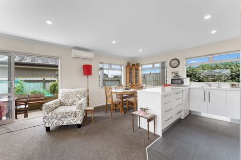 Photo of property in 27a Tukapa Street, Westown, New Plymouth, 4310