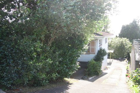 Photo of property in 171 Glenfield Road, Hillcrest, Auckland, 0627