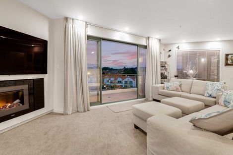 Photo of property in 31 Waterside Crescent, Gulf Harbour, Whangaparaoa, 0930