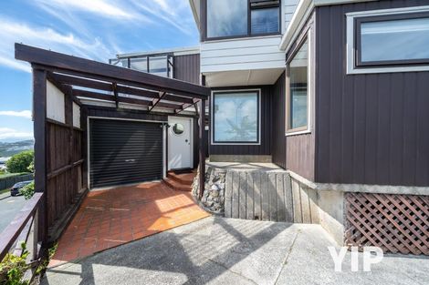 Photo of property in 16 Carluke Street, Paparangi, Wellington, 6037