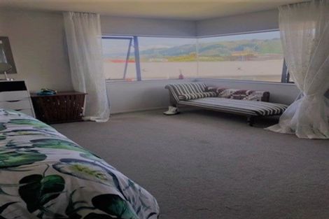 Photo of property in 135 Field Way, Waikanae Beach, Waikanae, 5036