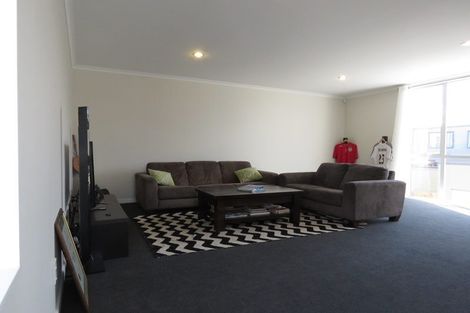 Photo of property in 15 Popokatea Drive, Takanini, 2112