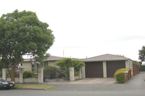 Photo of property in 2/123a Queenspark Drive, Parklands, Christchurch, 8083