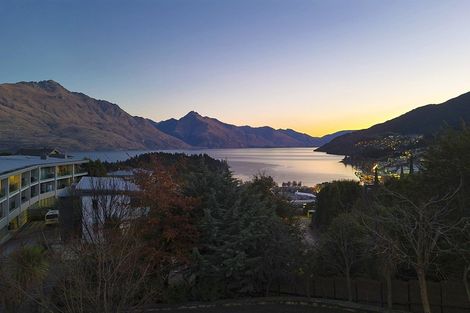 Photo of property in 15 Kent Street, Queenstown, 9300