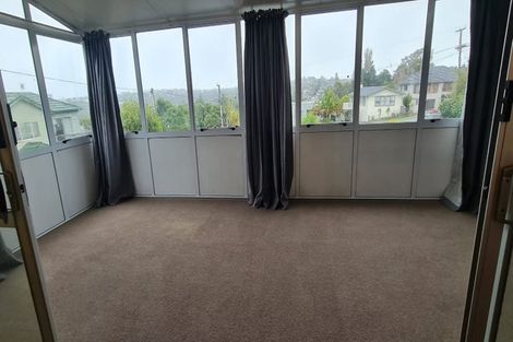 Photo of property in 10 Howard Road, Northcote, Auckland, 0627