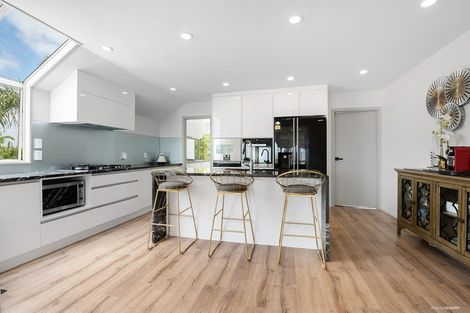 Photo of property in 31 Churchill Road, Murrays Bay, Auckland, 0630