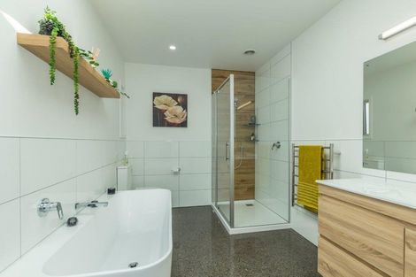 Photo of property in 33 Wakefield Road, Levin, 5571