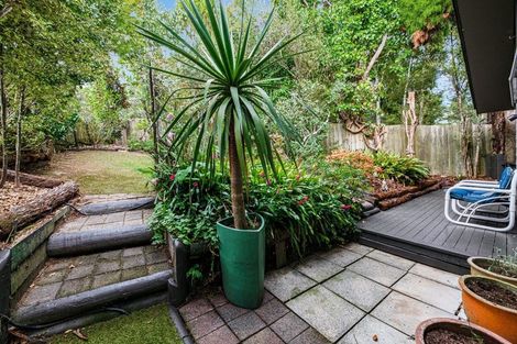 Photo of property in 51 Onedin Place, Titirangi, Auckland, 0604