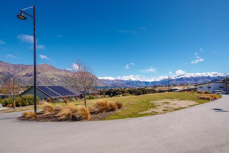 Photo of property in 5 Karearea Rise, Wanaka, 9305
