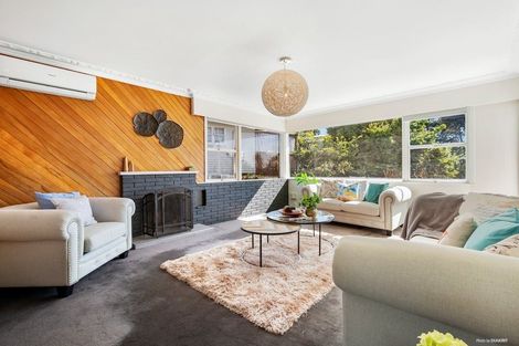 Photo of property in 2/599 Glenfield Road, Totara Vale, Auckland, 0629