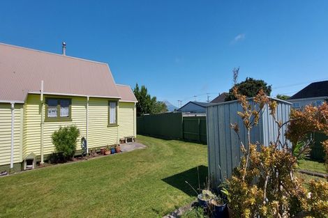Photo of property in 24 Railway Street, Eltham, 4322