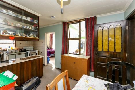 Photo of property in 115 Mangorei Road, Merrilands, New Plymouth, 4312