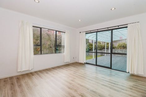 Photo of property in 16 Kinmont Rise, East Tamaki Heights, Auckland, 2016