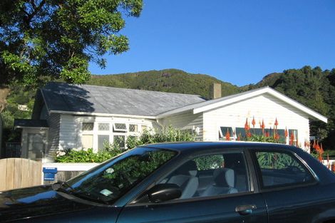 Photo of property in 57 Pukatea Street, Eastbourne, Lower Hutt, 5013