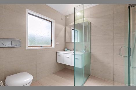 Photo of property in 16 Cobblestone Lane, Hillcrest, Auckland, 0627