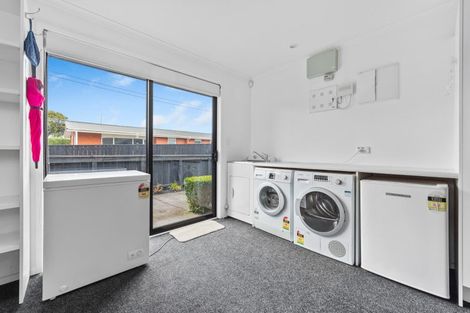 Photo of property in 32 Whiteley Street, Moturoa, New Plymouth, 4310