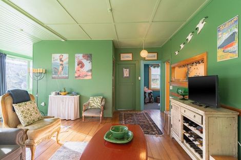 Photo of property in 17a Taranaki Street, Picton, 7220
