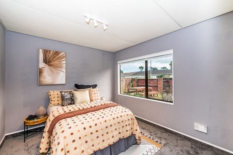 Photo of property in 1 Redwood Close, Paraparaumu, 5032