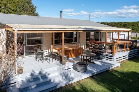 Photo of property in 65 Old Main Road North, Leithfield, Amberley, 7481