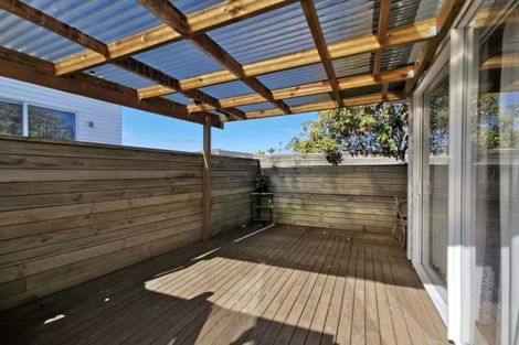 Photo of property in 1 Kilear Close, Pinehill, Auckland, 0632