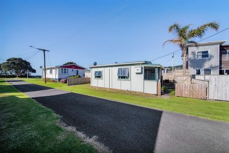 Photo of property in 59 Fifth Avenue, Urenui, 4377