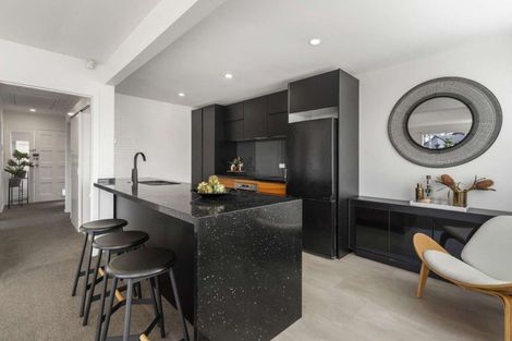 Photo of property in 25 Holland Avenue, Point England, Auckland, 1072