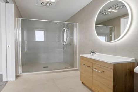 Photo of property in 13 Barrique Road, Kumeu, 0810