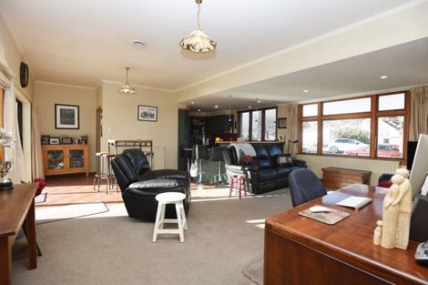 Photo of property in 32 Mary Street, Winton, 9720