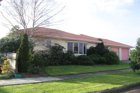 Photo of property in 14 Greenwood Place, Fitzherbert, Palmerston North, 4410