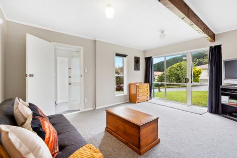 Photo of property in 8 Wilmshurst Place, Tawa, Wellington, 5028