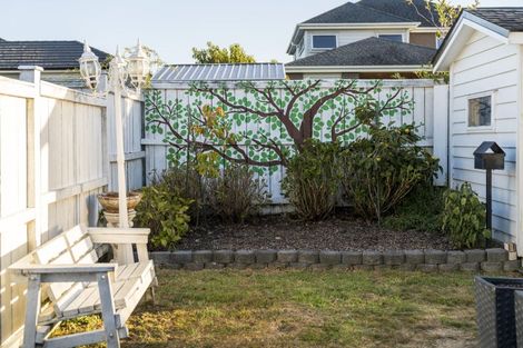 Photo of property in 25 Gilbransen Road, Kumeu, 0810