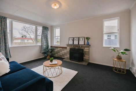 Photo of property in 25 Mokau Place, Terrace End, Palmerston North, 4410