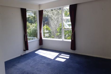 Photo of property in 5 Blandford Way, Newlands, Wellington, 6037