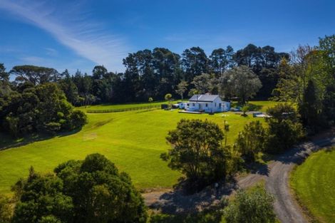 Photo of property in 34 Merewhira Road, Paremoremo, Albany, 0793