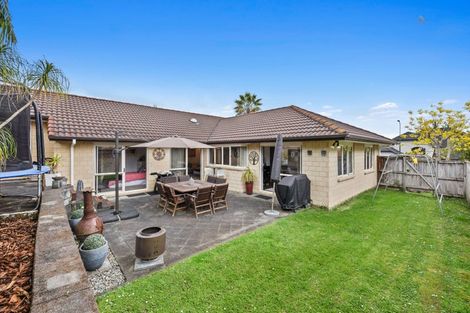 Photo of property in 16 Fernloche Place, Flat Bush, Auckland, 2016