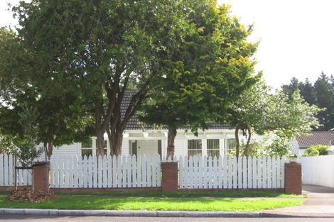 Photo of property in 1/52 Gloria Avenue, Te Atatu Peninsula, Auckland, 0610