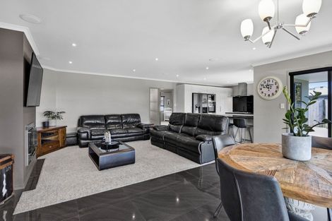 Photo of property in 5 Te Arakete Place, Hurworth, New Plymouth, 4310