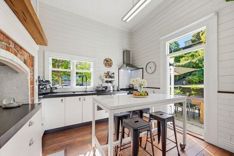 Photo of property in 3 Hooker Avenue, Hospital Hill, Napier, 4110