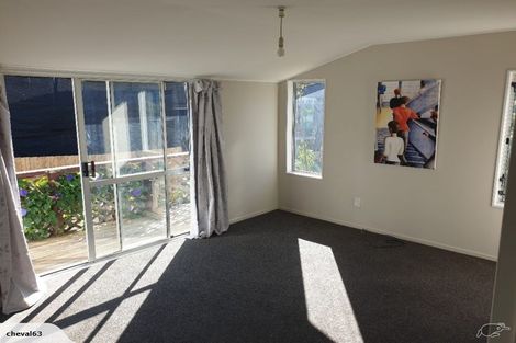 Photo of property in 20 De Val Drive, Titirangi, Auckland, 0604