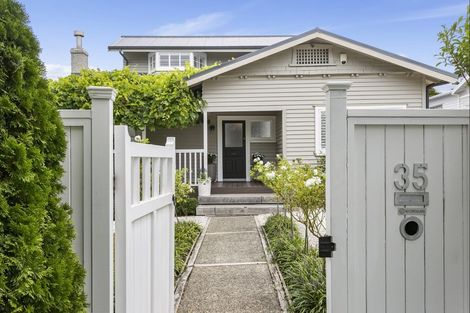 Photo of property in 35 Seaview Avenue, Northcote, Auckland, 0627