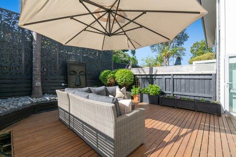 Photo of property in 4/13 Kaihu Street, Northcote, Auckland, 0627