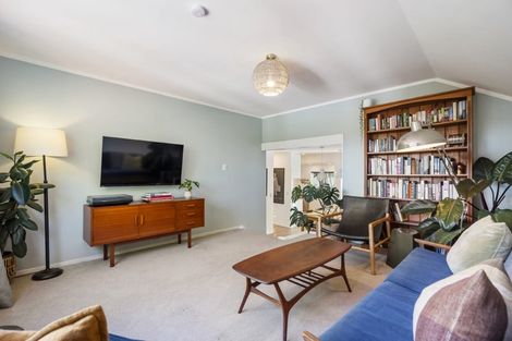 Photo of property in 2/39 Hillcrest Avenue, Hillcrest, Auckland, 0627