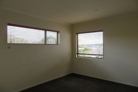 Photo of property in 19 Medallion Drive, Oteha, Auckland, 0632