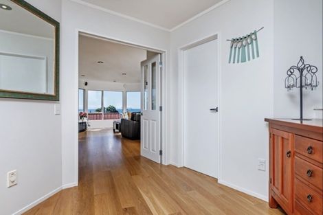 Photo of property in 2/8 Braemar Road, Castor Bay, Auckland, 0620