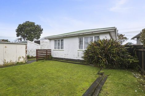 Photo of property in 28 Wallace Place, Westown, New Plymouth, 4310