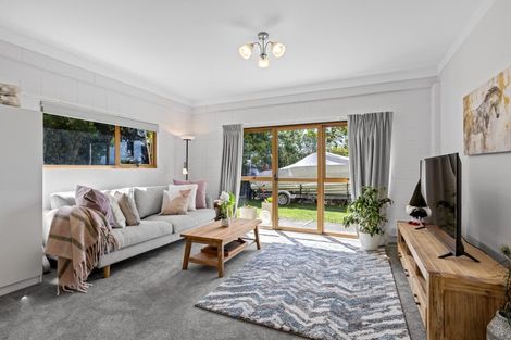 Photo of property in 14 Birdie Place, Red Beach, 0932