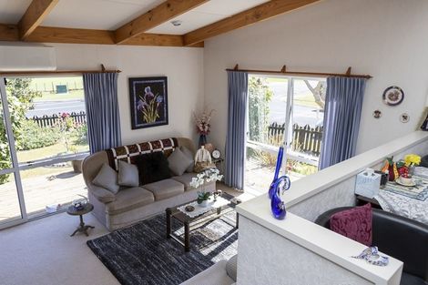 Photo of property in 1 Ohinemuri Place, Paeroa, 3600