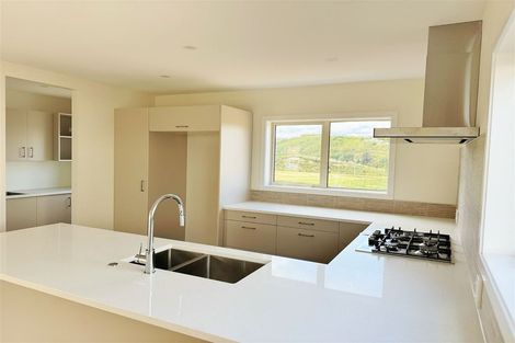 Photo of property in 7 Pine Hill Rise, Glenside, Wellington, 6037