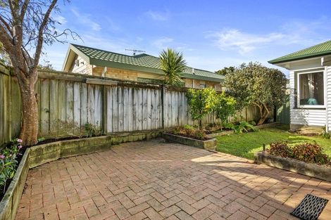 Photo of property in 1d Kereru Bend, Tawa, Wellington, 5028